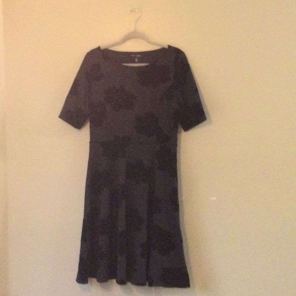 Land’s End Black Short Sleeve Dress w/Black Velvet Floral Design Size  M 10-12